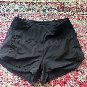 Lululemon high rise “ speed up” shorts excellent condition